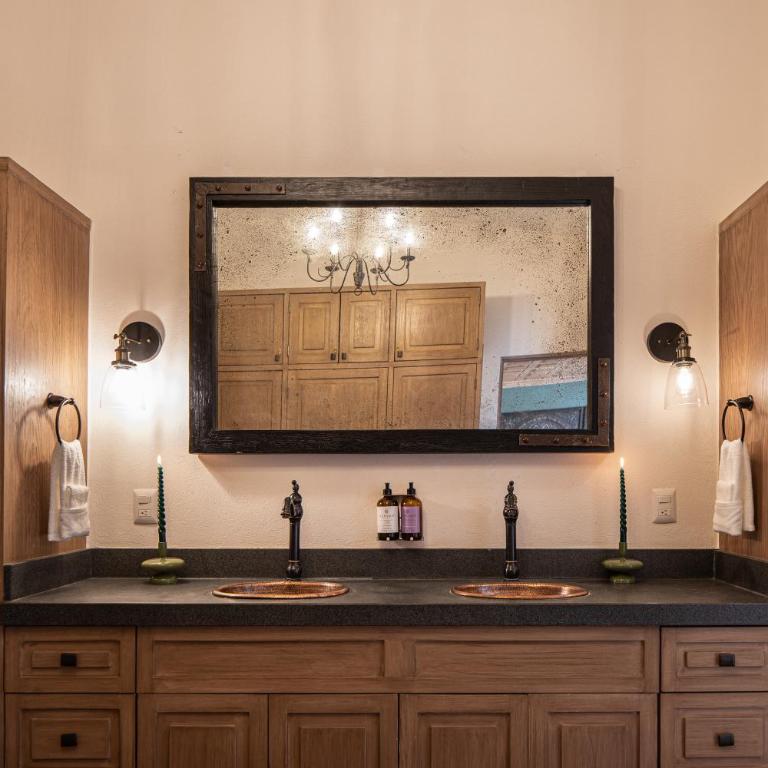 Private Jacuzzi & Pool, Elegant La Escondida 5BR - Casa - 7