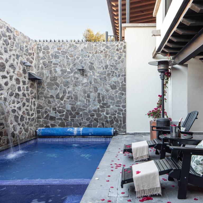 Private Jacuzzi & Pool, Elegant La Escondida 5BR - Casa - 5