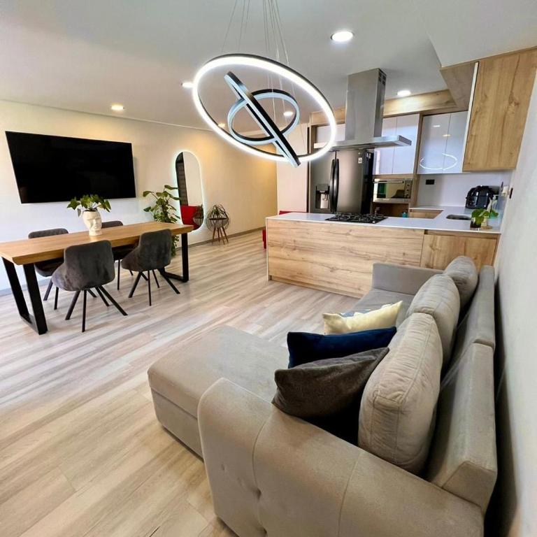 Luxurious & Rustic Medellín Apt - up to 10 people - Apartamento de 3 dormitorios - 10