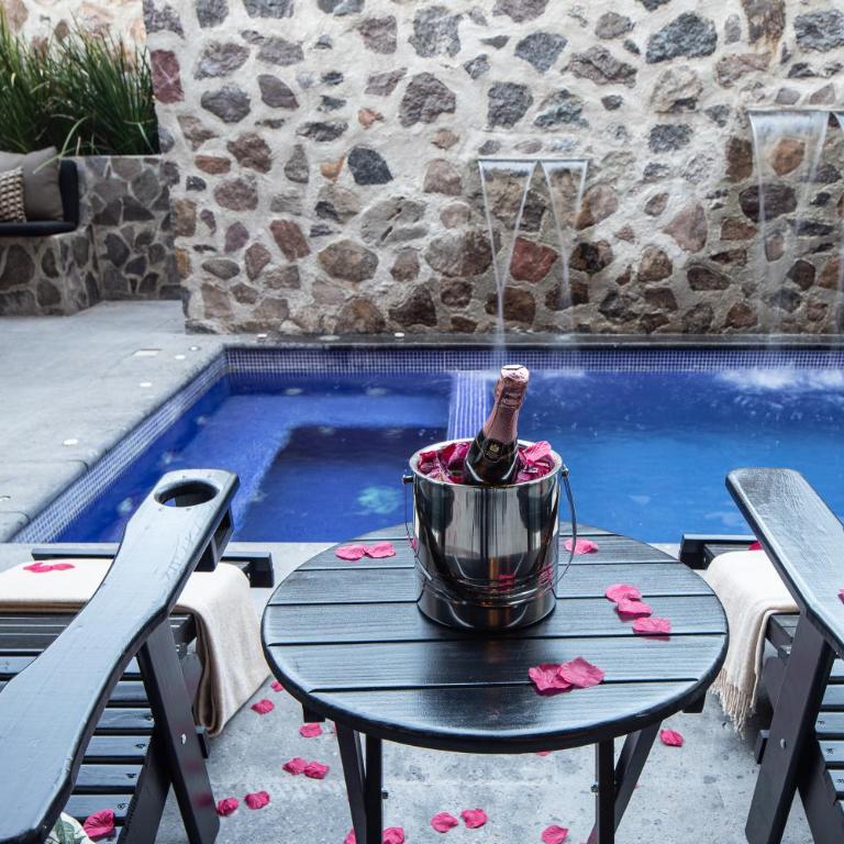 Private Jacuzzi & Pool, Elegant La Escondida 5BR - Casa - 42