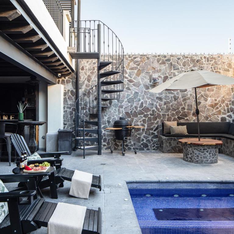 Private Jacuzzi & Pool, Elegant La Escondida 5BR - Casa - 43
