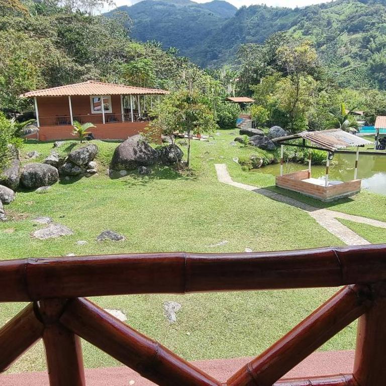 Cabaña rodeada de naturaleza - Three-Bedroom House - 27