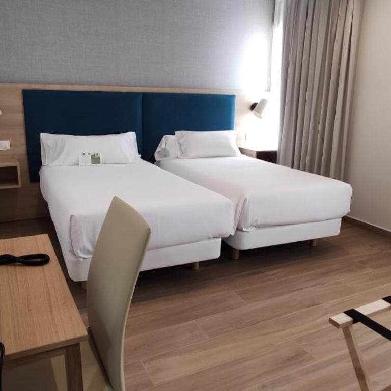 Hotel Parking Miradoiro de Belvís - Budget Twin Room - 7