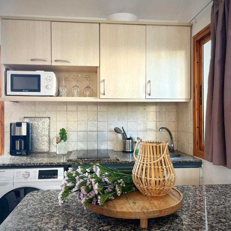 BuzzStays: 1-Bed Bungalow, Garden, Near Yumbo & Beach - Apartamento de 1 dormitorio - 16