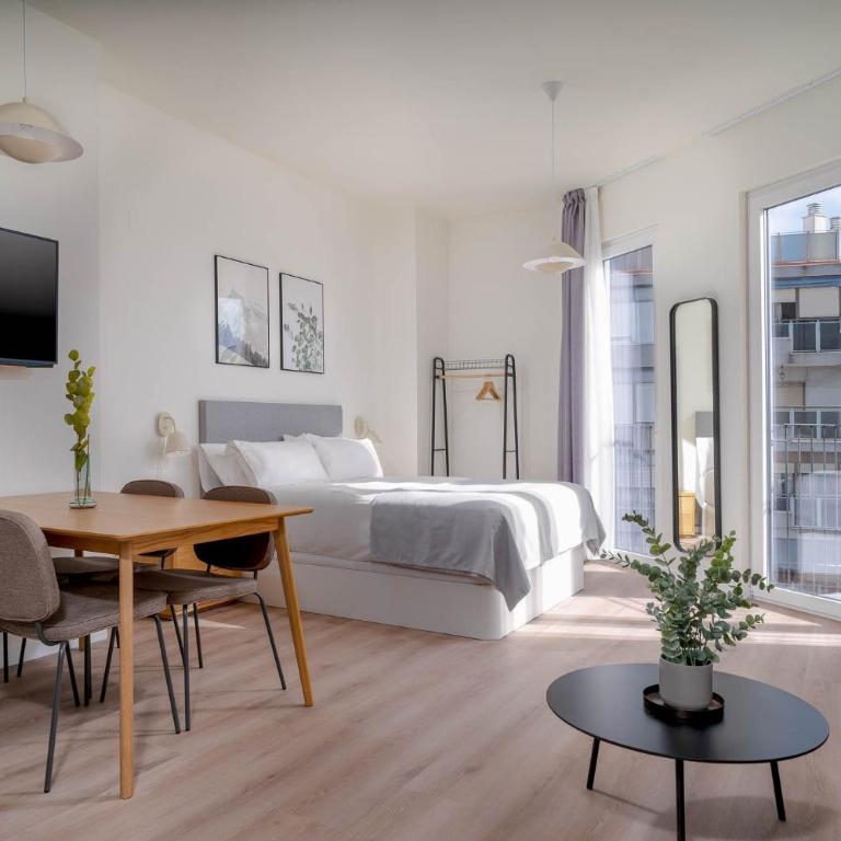 Limehome Valencia Carrer de Sant Jacint - Comfort Studio with balcony - 1