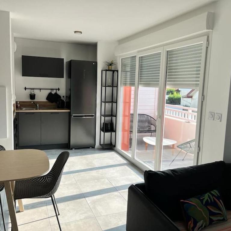 Spacieux appartement neuf au cœur de Bisca plage - Two-Bedroom Apartment - 37