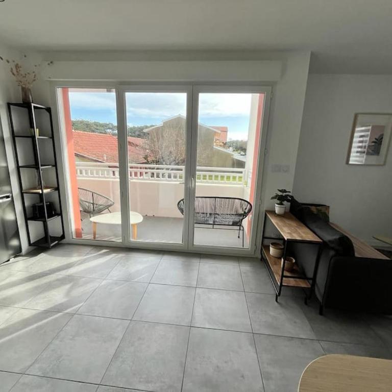 Spacieux appartement neuf au cœur de Bisca plage - Two-Bedroom Apartment - 33