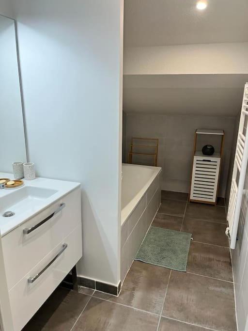 Spacieux appartement neuf au cœur de Bisca plage - Two-Bedroom Apartment - 13
