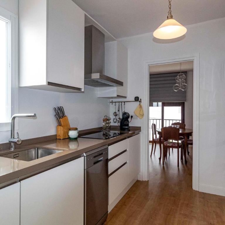 2 Bedroom Beach Front Apartment In Nerja - Apartamento de 2 dormitorios - 11