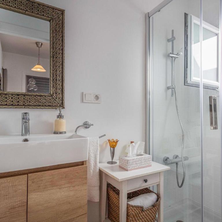 2 Bedroom Beach Front Apartment In Nerja - Apartamento de 2 dormitorios - 14
