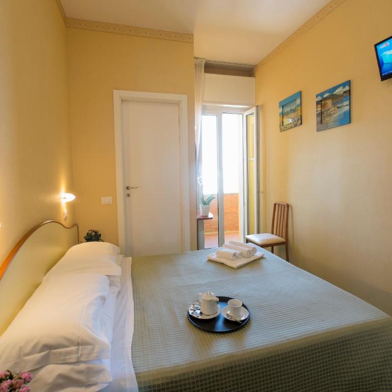 Hotel Crosal - Camera Matrimoniale Piccola con Balcone - 1