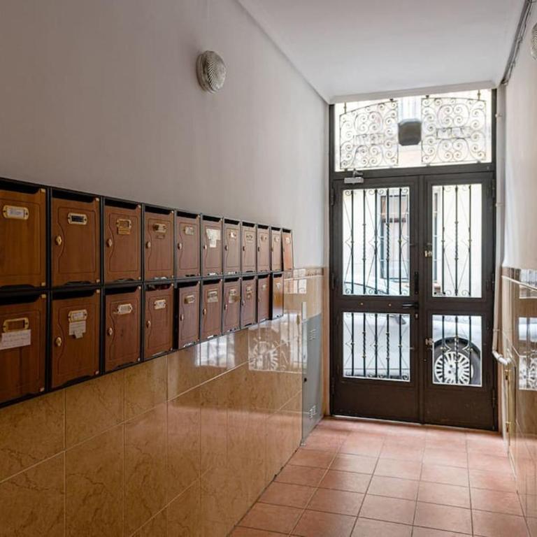 Flat next to the Paseo del Prado with balcony - A5 - One-Bedroom Apartment - 6