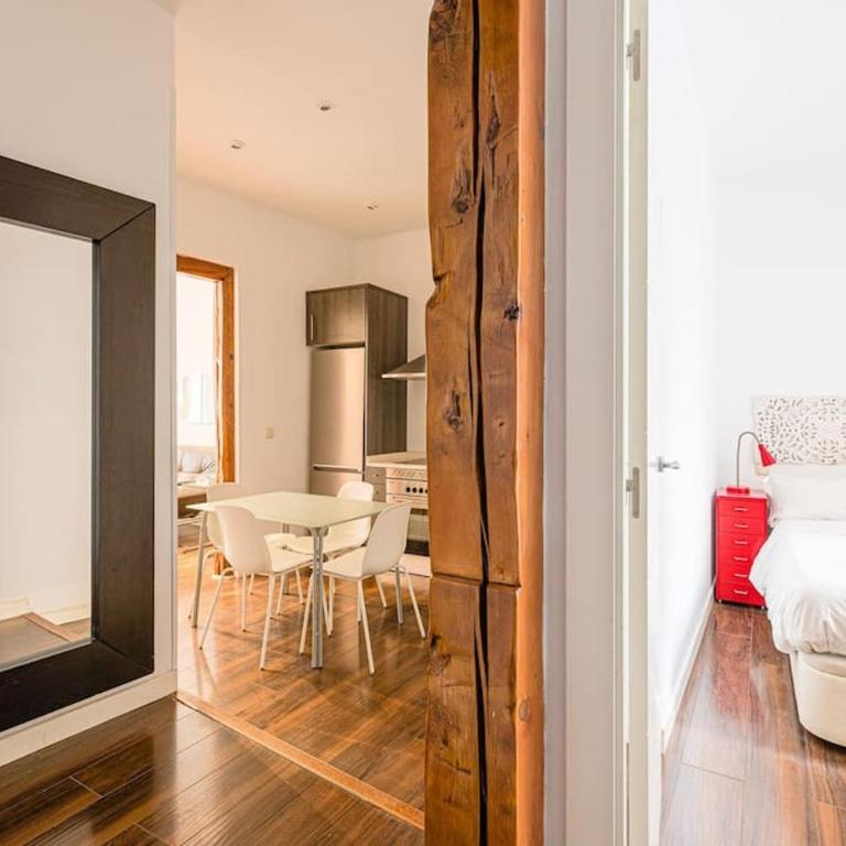 Flat next to the Paseo del Prado with balcony - A5 - One-Bedroom Apartment - 12
