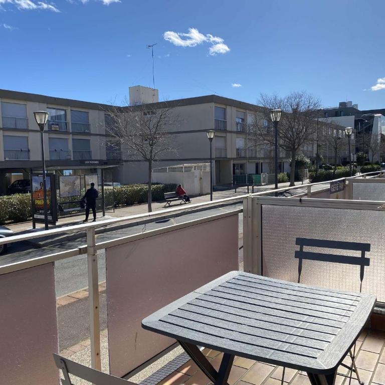 Charmant T1 avec Terrasse, Véranda et Climatisation à Balaruc-les-Bains, Exposé Sud, 2 Étoiles - FR-1-553-5 - Apartment (2 Erwachsene) - 1