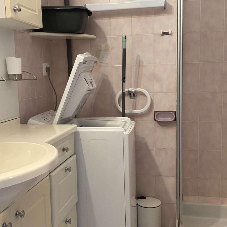 Charmant T1 avec Terrasse, Véranda et Climatisation à Balaruc-les-Bains, Exposé Sud, 2 Étoiles - FR-1-553-5 - Apartment (2 Erwachsene) - 4
