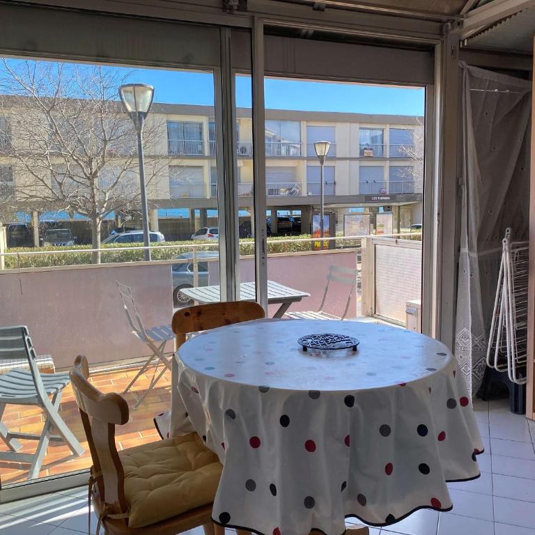 Charmant T1 avec Terrasse, Véranda et Climatisation à Balaruc-les-Bains, Exposé Sud, 2 Étoiles - FR-1-553-5 - Apartment (2 Erwachsene) - 11