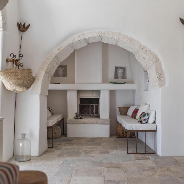 Trullo in Cisternino with Infinity Pool - Three-Bedroom Trullo House - 7
