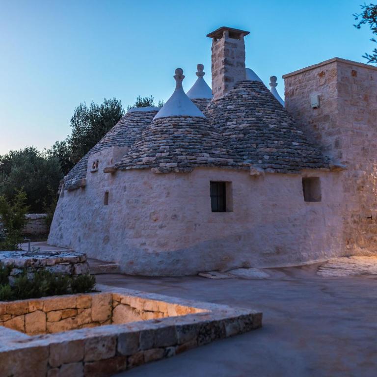 Trullo in Cisternino with Infinity Pool - Three-Bedroom Trullo House - 51