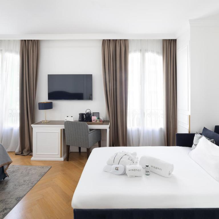 Hotel Midmost by Majestic Hotel Group - Junior Suite with Balcony - 7