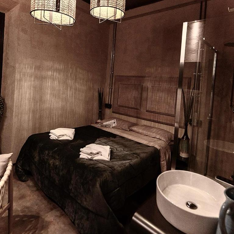 Hotel & Hostel 7 - Superior Double or Twin Room with private shower & sink and with shared bathroom - 2