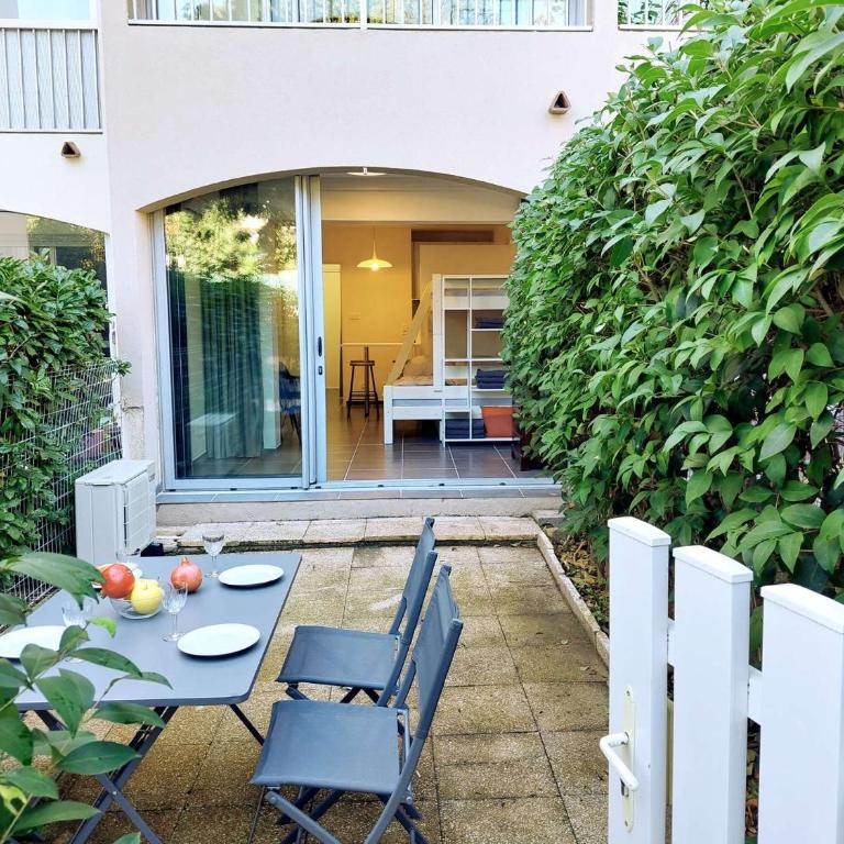 Jardin, terrasse, climatisation, à 5 minutes à pied des plages, commerces et animations - Studio-Apartment - 1