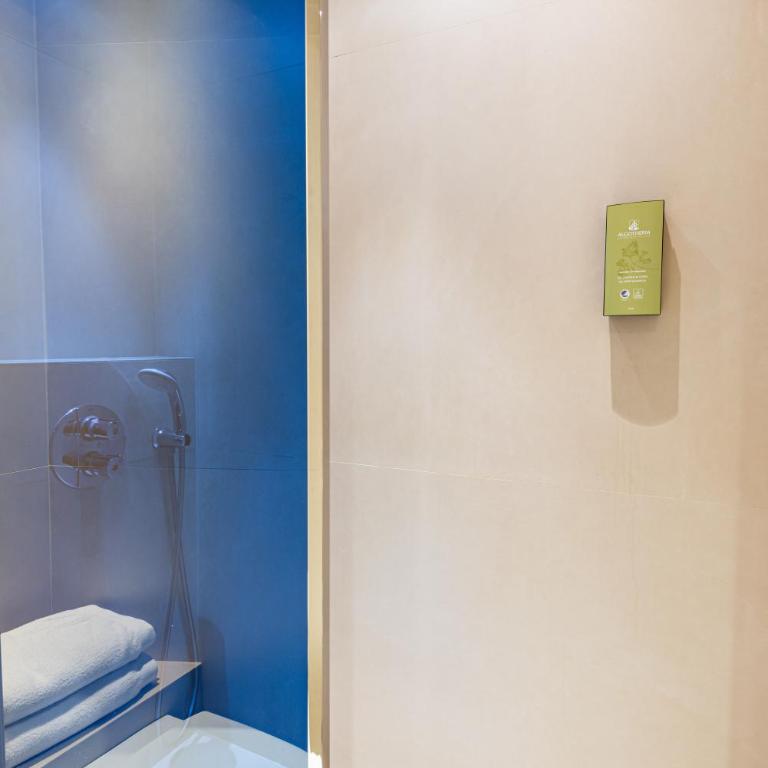 Hôtel de la Cité - Standard Double or Twin Room with Partial Sea View - 2
