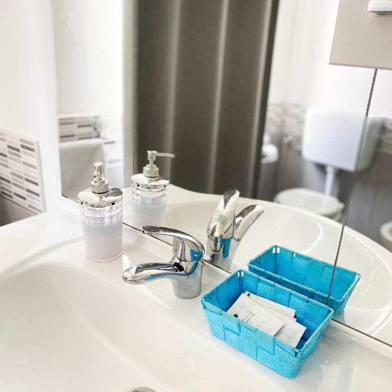 EASYROOMS ONE - Camera Matrimoniale con Bagno Privato Esterno - 8