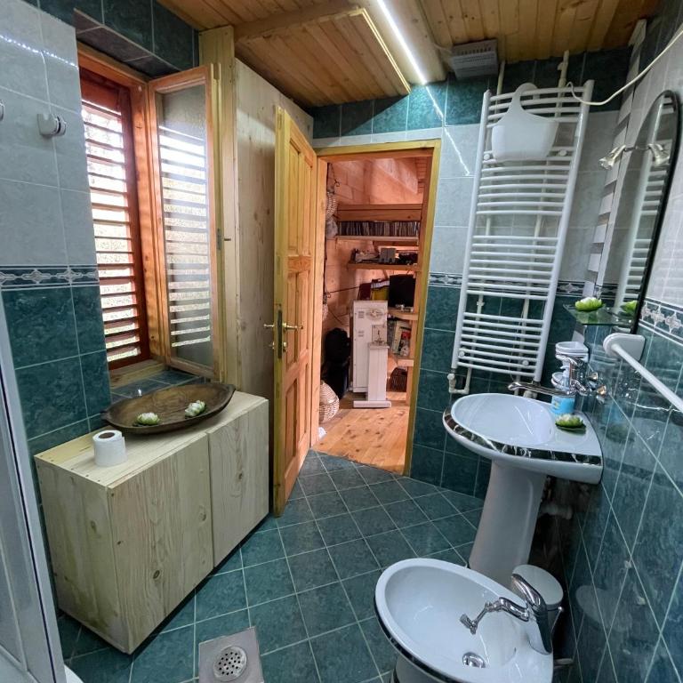 Fireplace Chalet - Three-Bedroom Chalet - 29