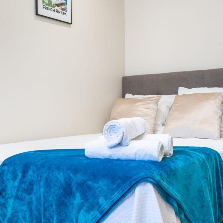 Garden-level apartment 10-min on foot to City Center - Appartement - 49