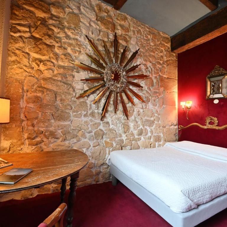 Hotel Esmeralda - Chambre Double Supérieure - Vue sur Notre-Dame - 1