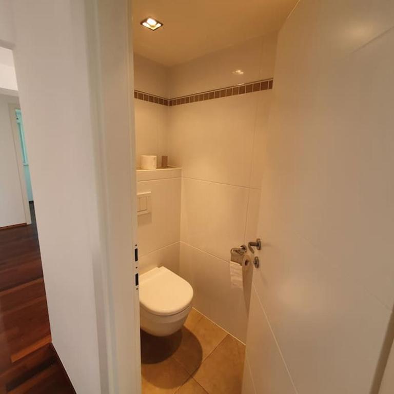 Exklusive Ferienwohnung LAKEVIEW in Bestlage Mattsee, beschattbare Dachterrasse mit Panoramablick über den See - Apartment mit 2 Schlafzimmern - 26