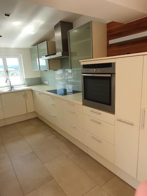 Exklusive Ferienwohnung LAKEVIEW in Bestlage Mattsee, beschattbare Dachterrasse mit Panoramablick über den See - Apartment mit 2 Schlafzimmern - 23