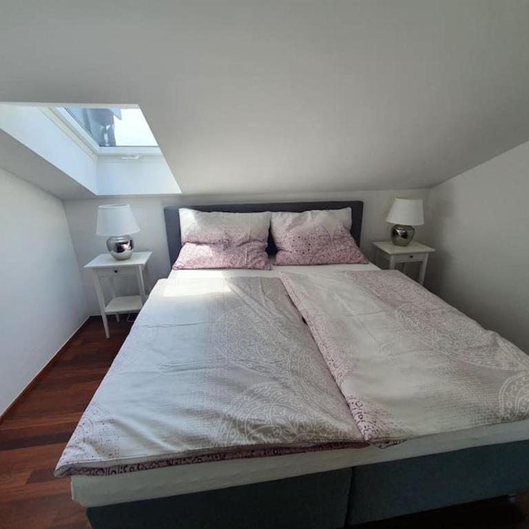 Exklusive Ferienwohnung LAKEVIEW in Bestlage Mattsee, beschattbare Dachterrasse mit Panoramablick über den See - Apartment mit 2 Schlafzimmern - 15