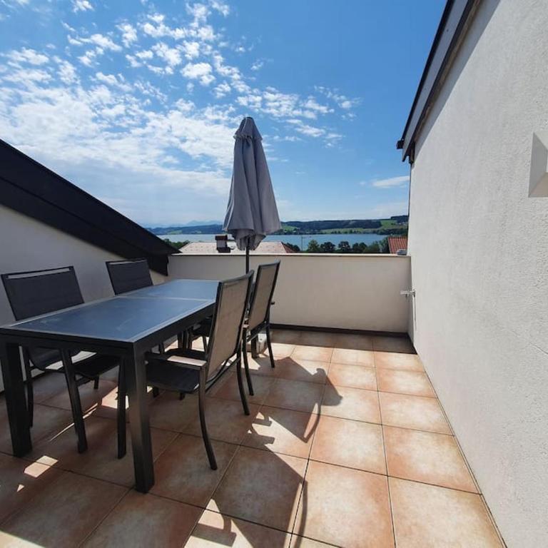 Exklusive Ferienwohnung LAKEVIEW in Bestlage Mattsee, beschattbare Dachterrasse mit Panoramablick über den See - Apartment mit 2 Schlafzimmern - 35