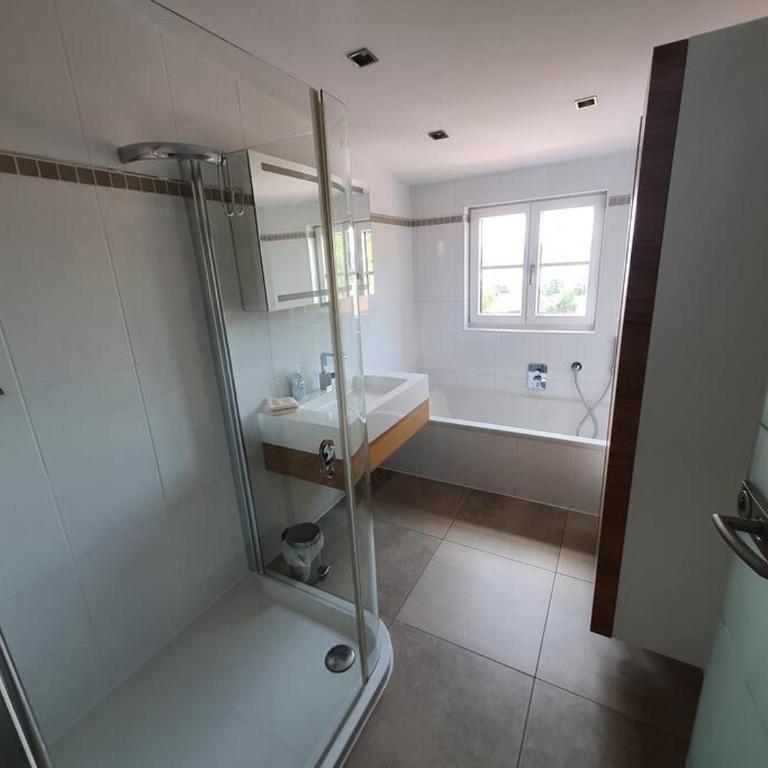 Exklusive Ferienwohnung LAKEVIEW in Bestlage Mattsee, beschattbare Dachterrasse mit Panoramablick über den See - Apartment mit 2 Schlafzimmern - 33