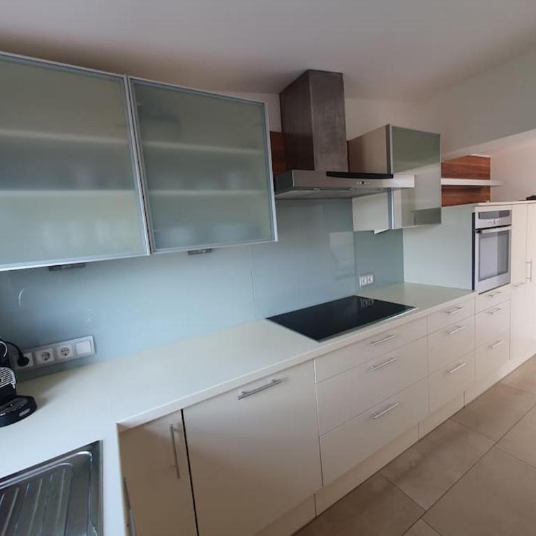 Exklusive Ferienwohnung LAKEVIEW in Bestlage Mattsee, beschattbare Dachterrasse mit Panoramablick über den See - Apartment mit 2 Schlafzimmern - 24