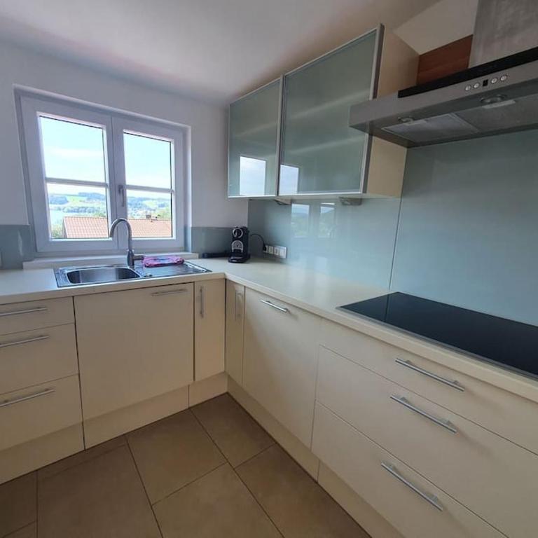 Exklusive Ferienwohnung LAKEVIEW in Bestlage Mattsee, beschattbare Dachterrasse mit Panoramablick über den See - Apartment mit 2 Schlafzimmern - 21