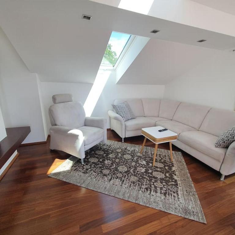 Exklusive Ferienwohnung LAKEVIEW in Bestlage Mattsee, beschattbare Dachterrasse mit Panoramablick über den See - Apartment mit 2 Schlafzimmern - 8