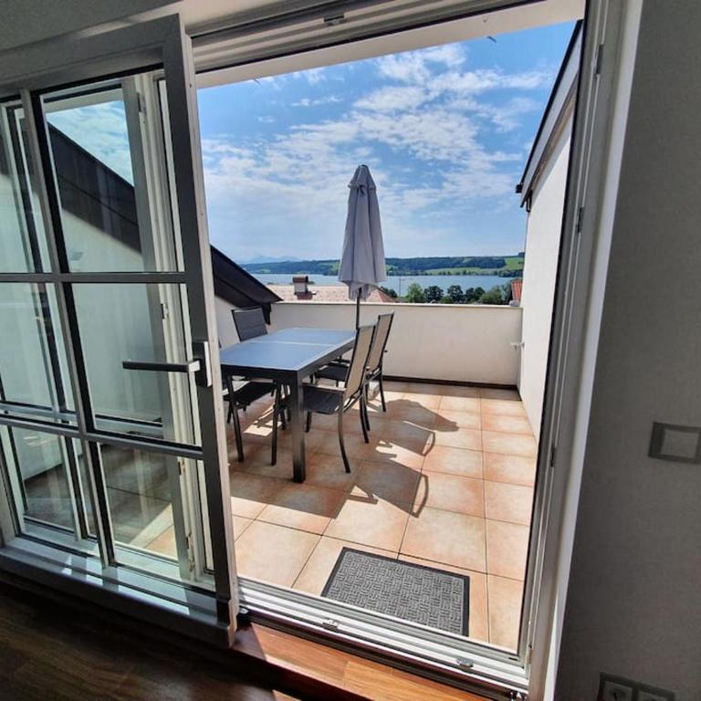 Exklusive Ferienwohnung LAKEVIEW in Bestlage Mattsee, beschattbare Dachterrasse mit Panoramablick über den See - Apartment mit 2 Schlafzimmern - 34