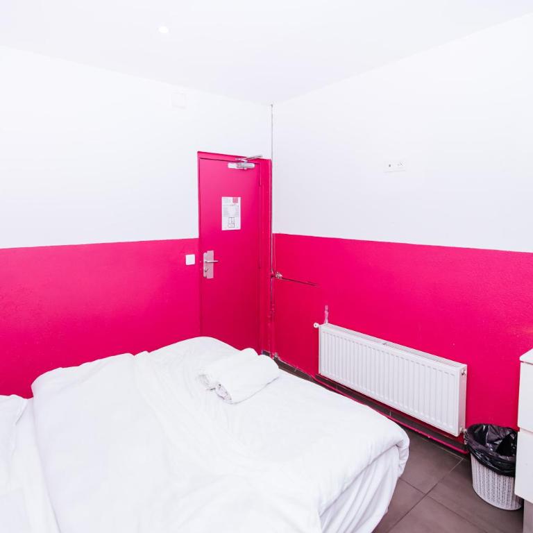 Hotel De La Poste - Chambre Simple avec Salle de Bains Commune - 8