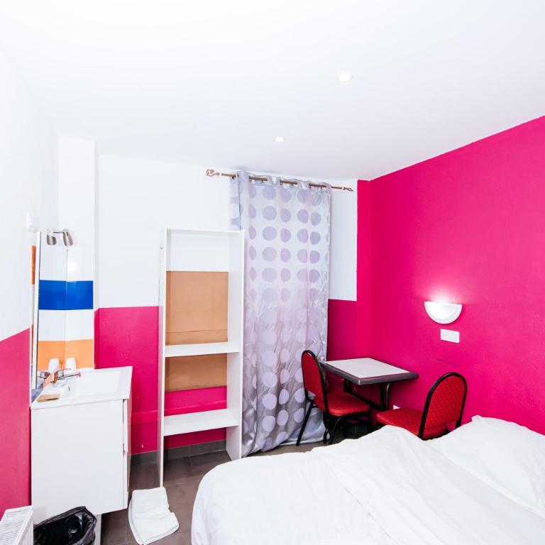 Hotel De La Poste - Chambre Simple avec Salle de Bains Commune - 9