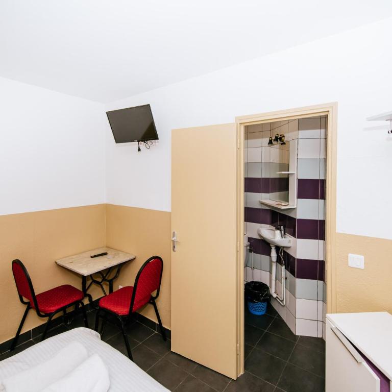 Hotel De La Poste - Chambre Double Standard - 35