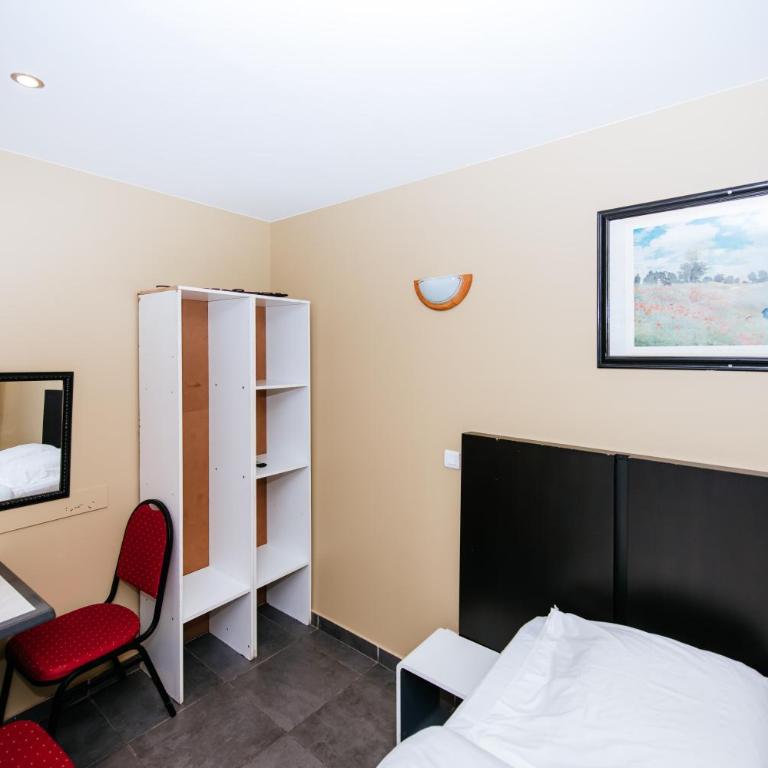 Hotel De La Poste - Chambre Double Standard - 16