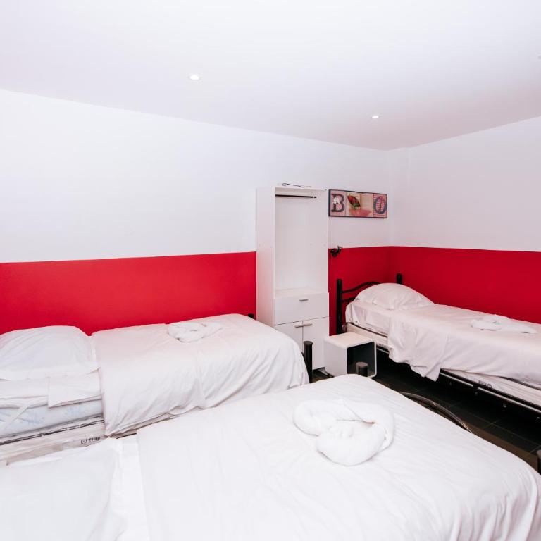 Hotel De La Poste - Chambre Triple avec Salle de Bains Commune - 1