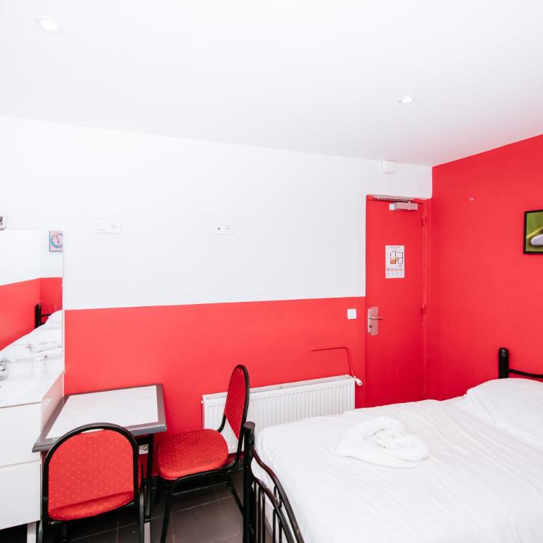 Hotel De La Poste - Chambre Triple avec Salle de Bains Commune - 2