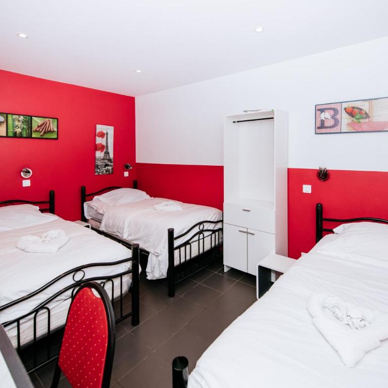 Hotel De La Poste - Chambre Triple avec Salle de Bains Commune - 4