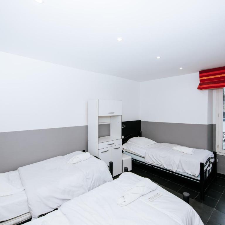 Hotel De La Poste - Chambre Triple avec Salle de Bains Commune - 7