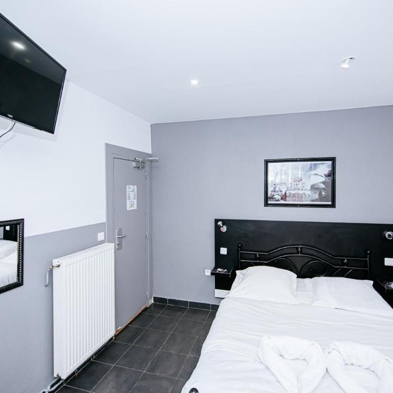Hotel De La Poste - Chambre Double Standard avec Salle de Bains Commune - 7