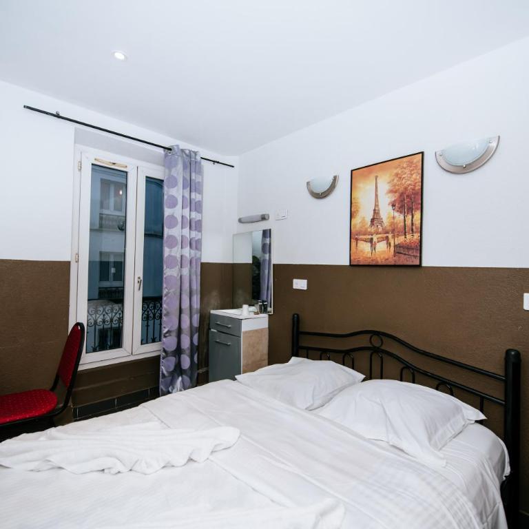 Hotel De La Poste - Chambre Double Standard avec Salle de Bains Commune - 9