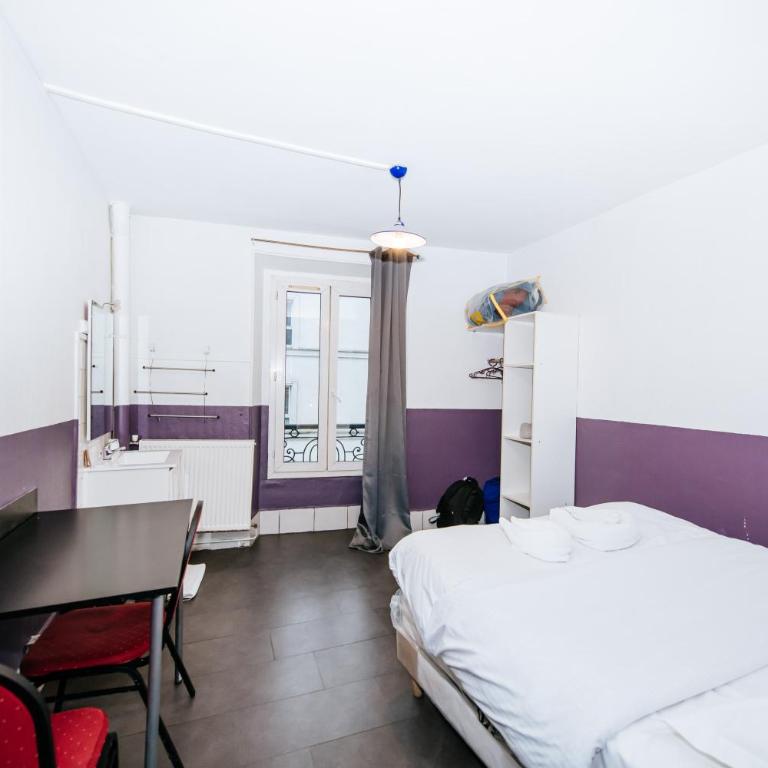 Hotel De La Poste - Chambre Double Standard avec Salle de Bains Commune - 12